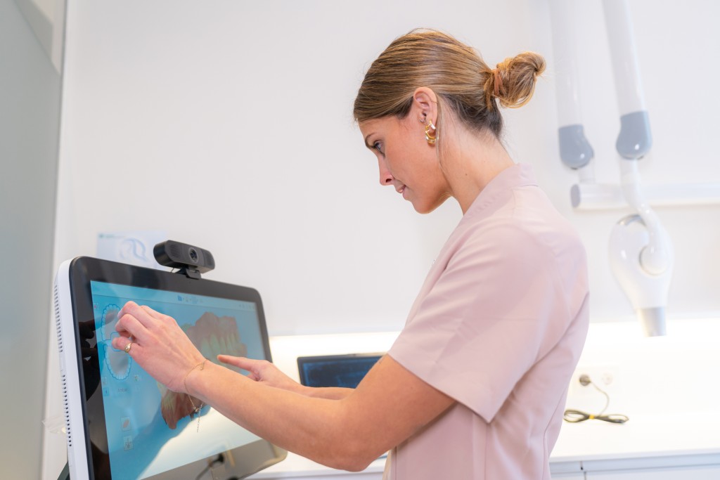 One in three dentists now using AI tools, survey finds