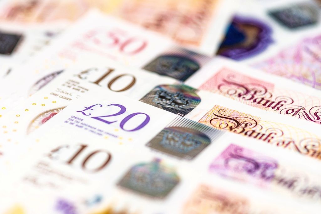 Government recommends 2.4% pay uplift for NHS dentists and doctors