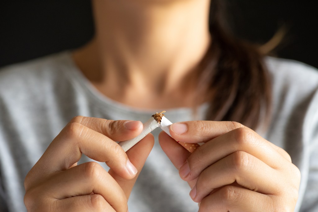 Smoking rate falls below 10%